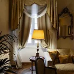 Maison d'hôtes Palazzo Lari - Historic Boutique Sarzana