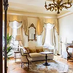 Palazzo Lari - Historic Boutique 3* Sarzana