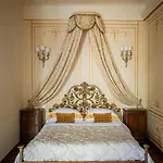 Maison d'hôtes Palazzo Lari - Historic Boutique
