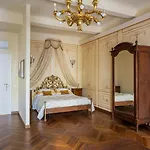 Maison d'hôtes Palazzo Lari - Historic Boutique 3*