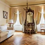 Maison d'hôtes Palazzo Lari - Historic Boutique