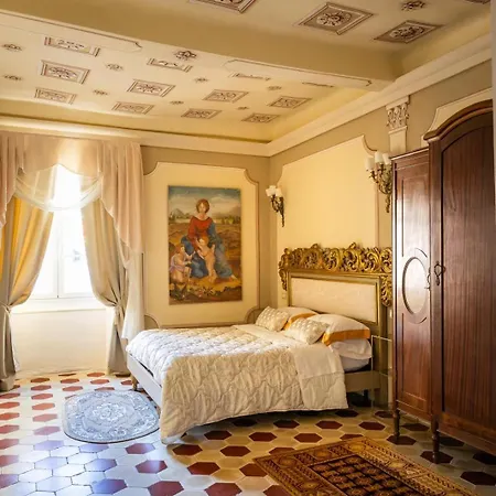 Palazzo Lari - Historic Boutique 게스트하우스 3*