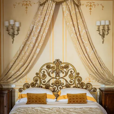 게스트하우스 Palazzo Lari - Historic Boutique 3*