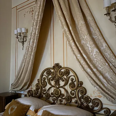 Palazzo Lari - Historic Boutique ゲストハウス