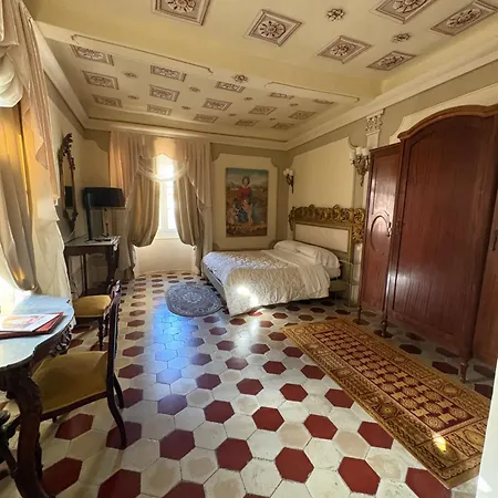 Palazzo Lari - Historic Boutique