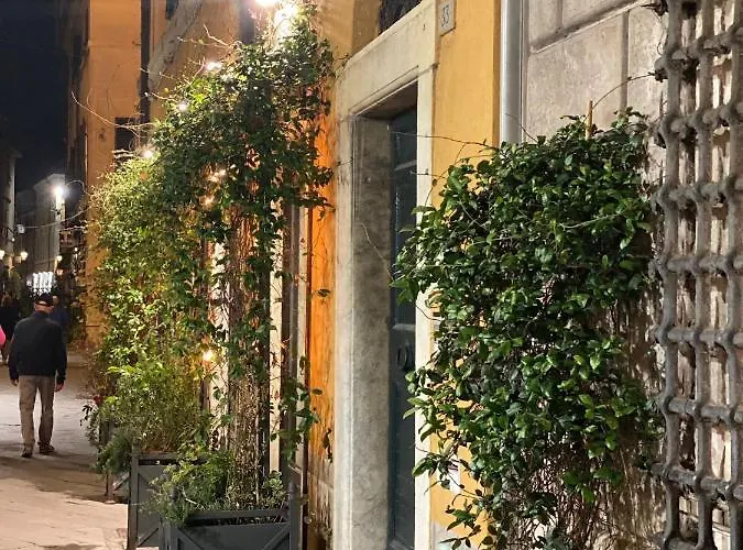 Palazzo Lari - Historic Boutique ゲストハウス 3*
