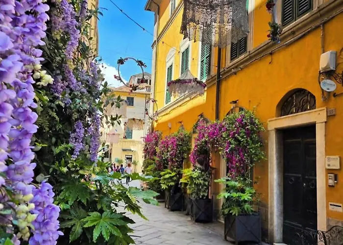 Palazzo Lari - Historic Boutique 3* サルツァーナ