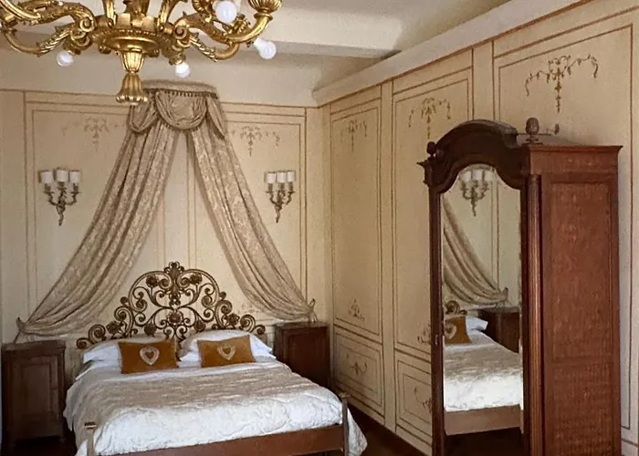 Palazzo Lari - Historic Boutique 3*