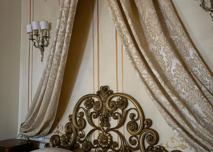 Palazzo Lari - Historic Boutique ゲストハウス