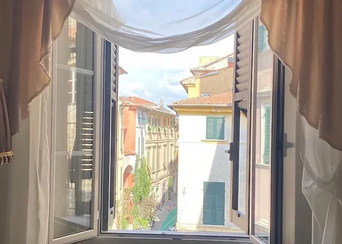 Palazzo Lari - Historic Boutique ゲストハウス