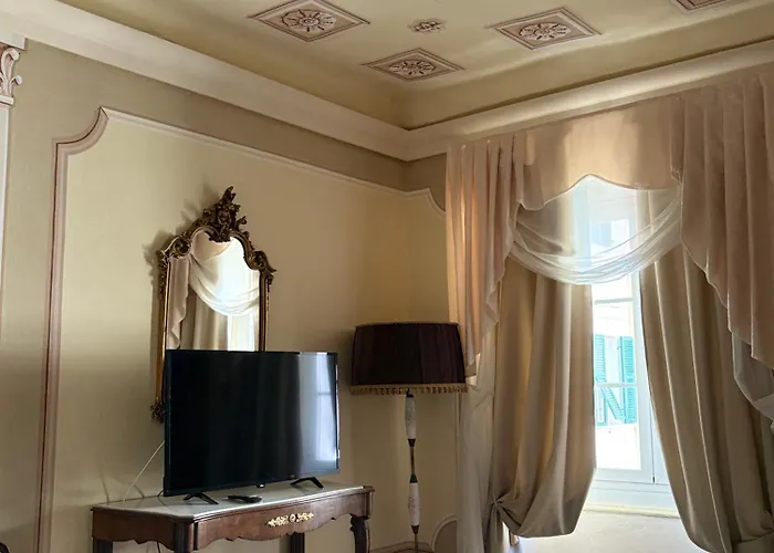 Palazzo Lari - Historic Boutique 3*