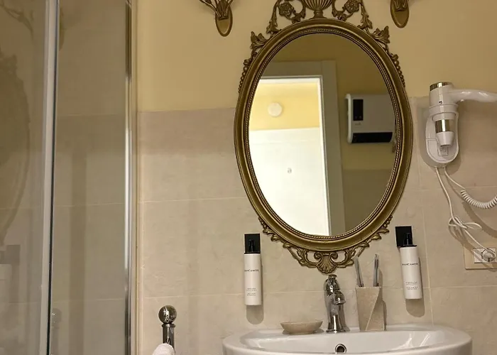Palazzo Lari - Historic Boutique 3*