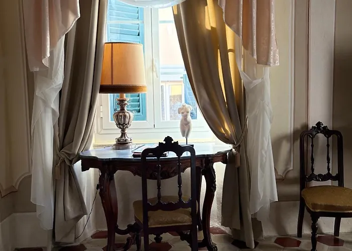 Palazzo Lari - Historic Boutique ゲストハウス 3*