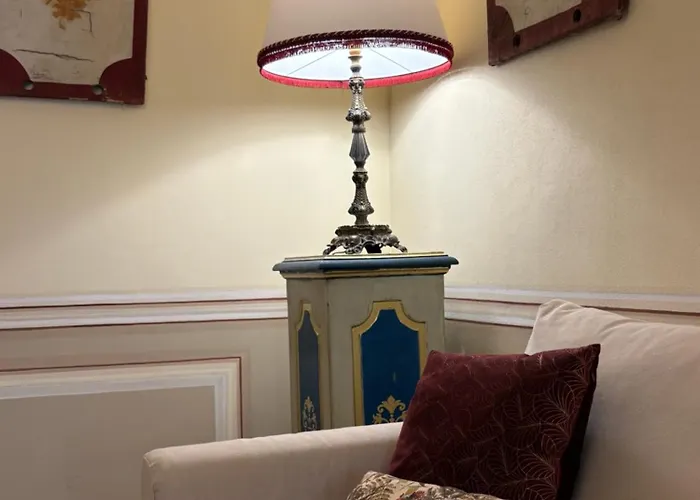 Palazzo Lari - Historic Boutique 3* サルツァーナ