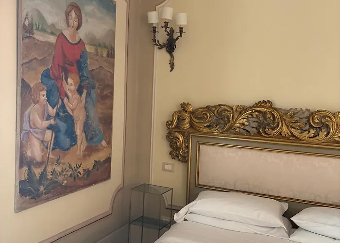 Palazzo Lari - Historic Boutique ゲストハウス サルツァーナ