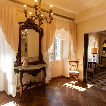 Palazzo Lari - Historic Boutique ゲストハウス サルツァーナ