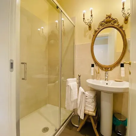 Palazzo Lari Guest house *