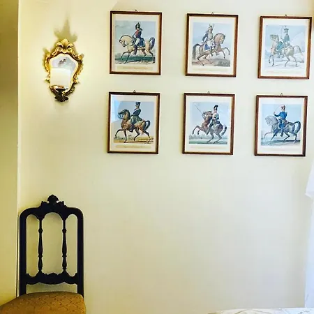 Palazzo Lari - Historic Boutique ゲストハウス サルツァーナ