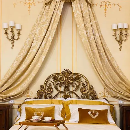 Palazzo Lari - Historic Boutique 3* Sarzana