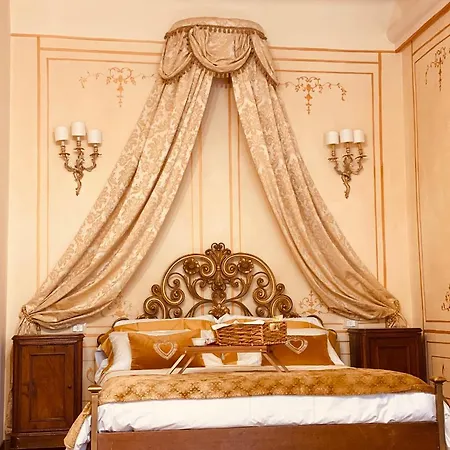Palazzo Lari - Historic Boutique ゲストハウス