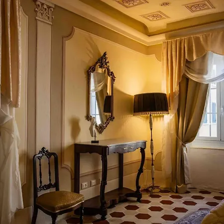 ゲストハウス Palazzo Lari - Historic Boutique サルツァーナ