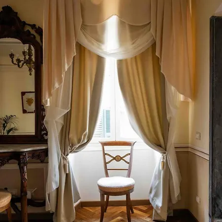 Palazzo Lari - Historic Boutique 4*