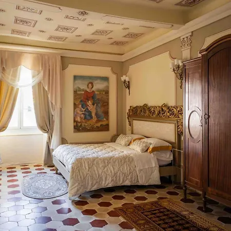 Palazzo Lari - Historic Boutique サルツァーナ