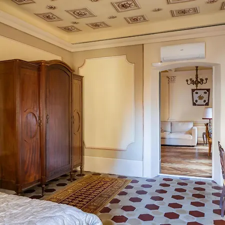 Palazzo Lari - Historic Boutique サルツァーナ