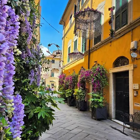 Palazzo Lari - Historic Boutique 4* סרזאנה