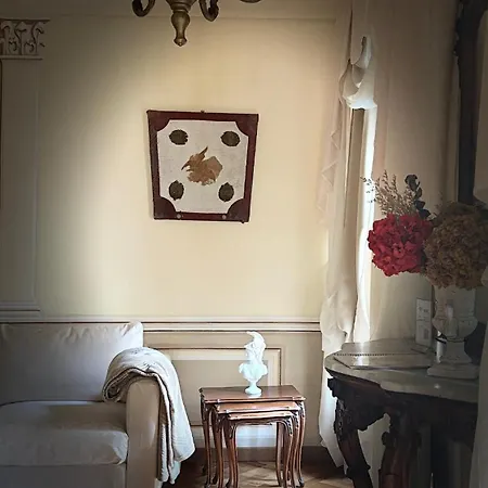 בית הארחה Palazzo Lari - Historic Boutique