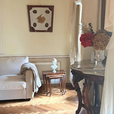 בית הארחה Palazzo Lari - Historic Boutique