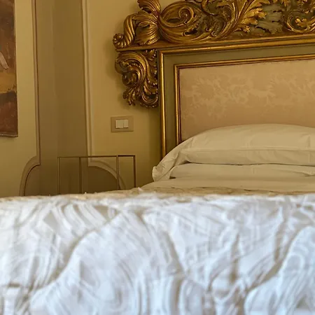 Palazzo Lari - Historic Boutique