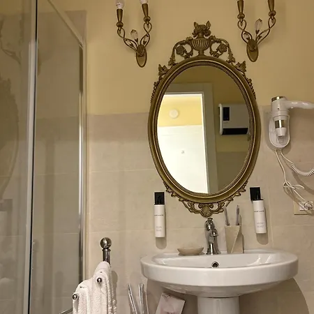 Palazzo Lari - Historic Boutique 3*