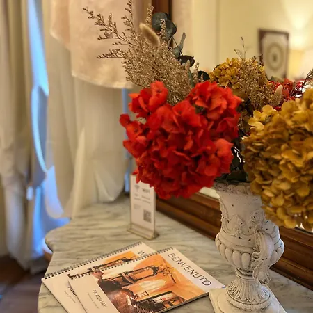 Palazzo Lari - Historic Boutique Guest house Sarzana