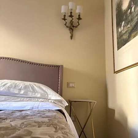 Palazzo Lari - Historic Boutique ゲストハウス サルツァーナ