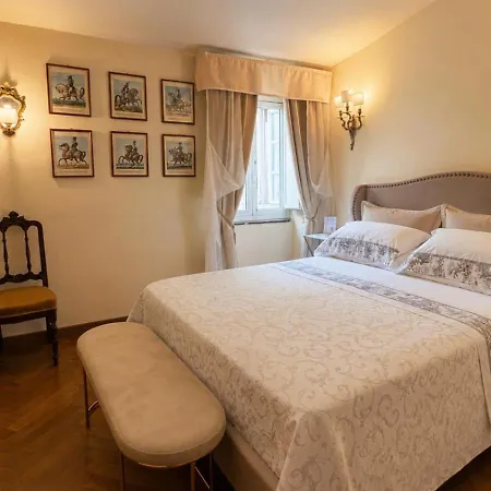 Palazzo Lari - Historic Boutique