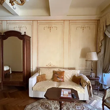 בית הארחה Palazzo Lari - Historic Boutique