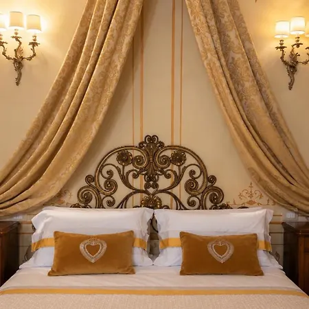 Palazzo Lari - Historic Boutique ゲストハウス サルツァーナ