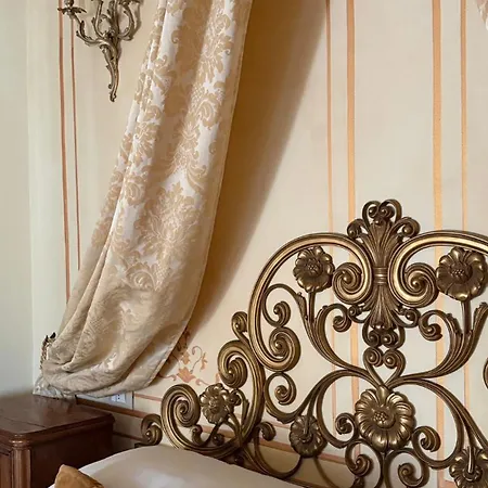 Palazzo Lari - Historic Boutique