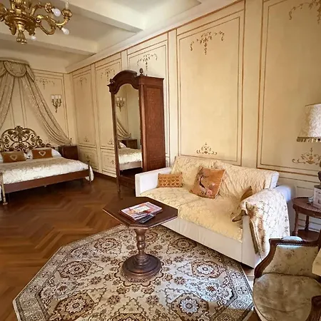 בית הארחה Palazzo Lari - Historic Boutique