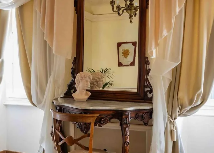 Palazzo Lari - Historic Boutique