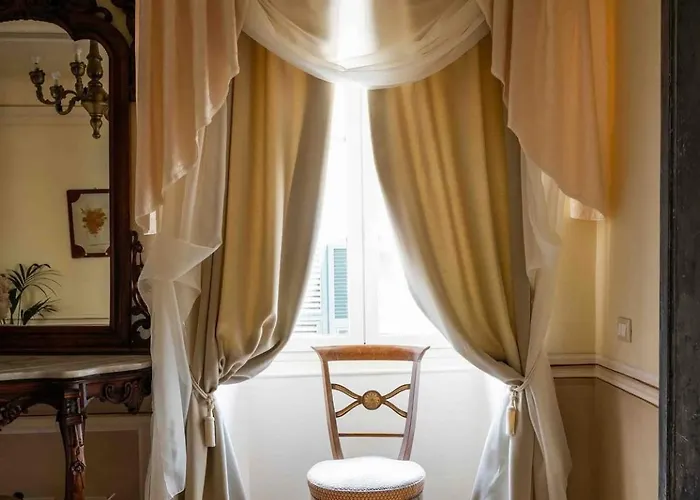 Palazzo Lari 3*