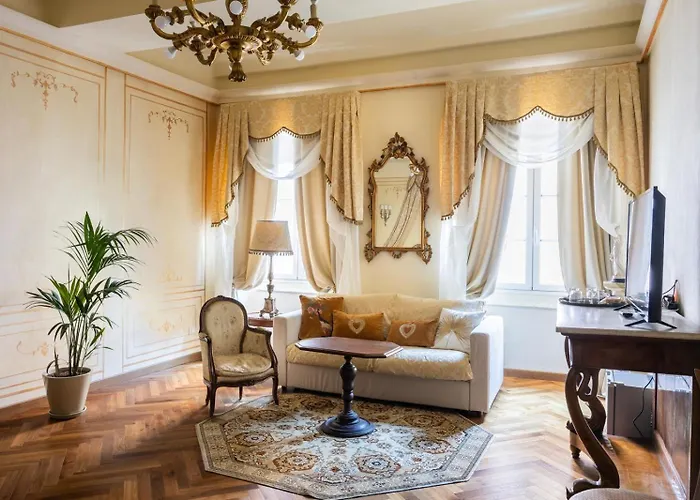 Palazzo Lari 3*