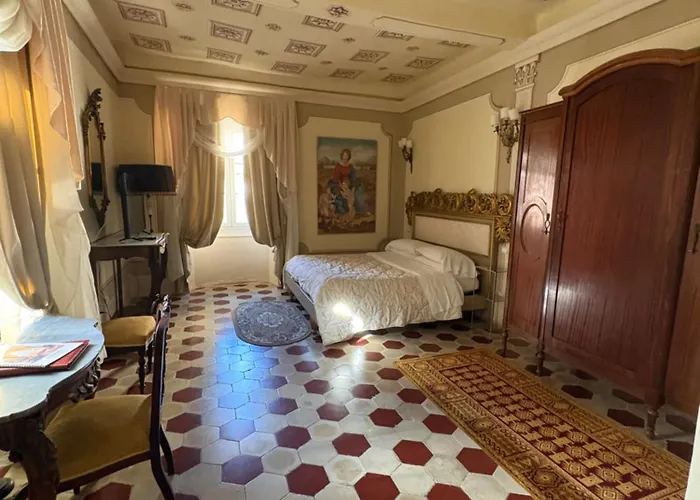 Palazzo Lari - Historic Boutique
